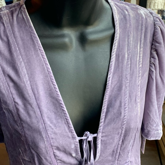 Free People Women's Adelle Velvet Puff Sleeve Deep V Neck Tie Front Tunic Top Purple Size Medium